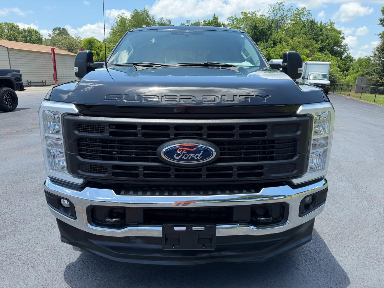 Ford Super Duty F-350 DRW XL 4WD Crew Cab 8' Box 2023