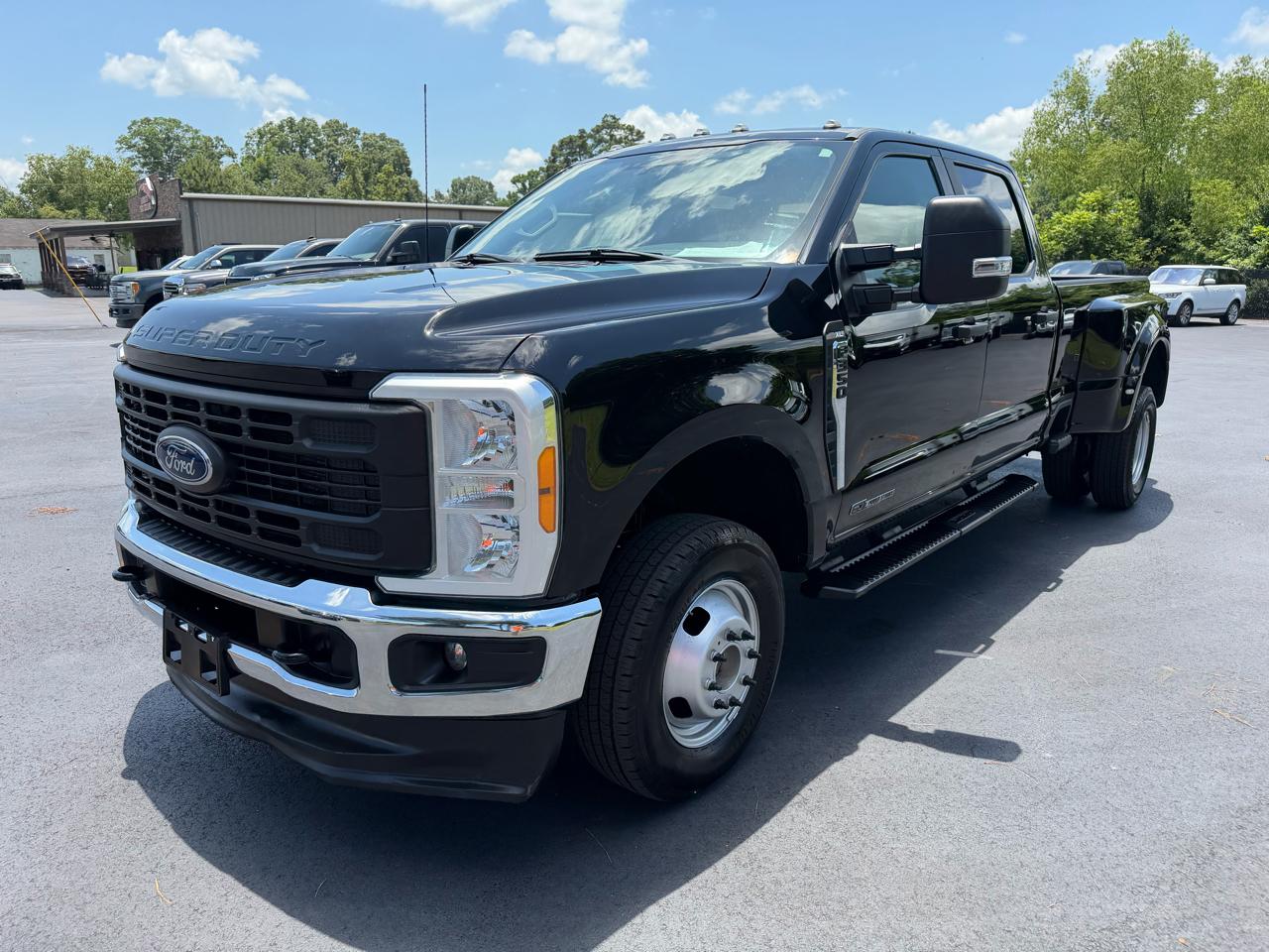 Ford Super Duty F-350 DRW XL 4WD Crew Cab 8' Box 2023