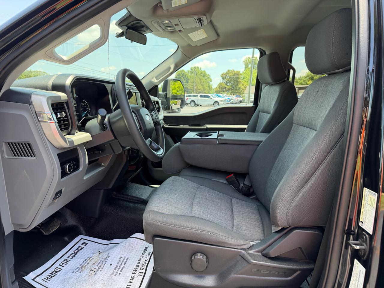 Ford Super Duty F-350 DRW XL 4WD Crew Cab 8' Box 2023