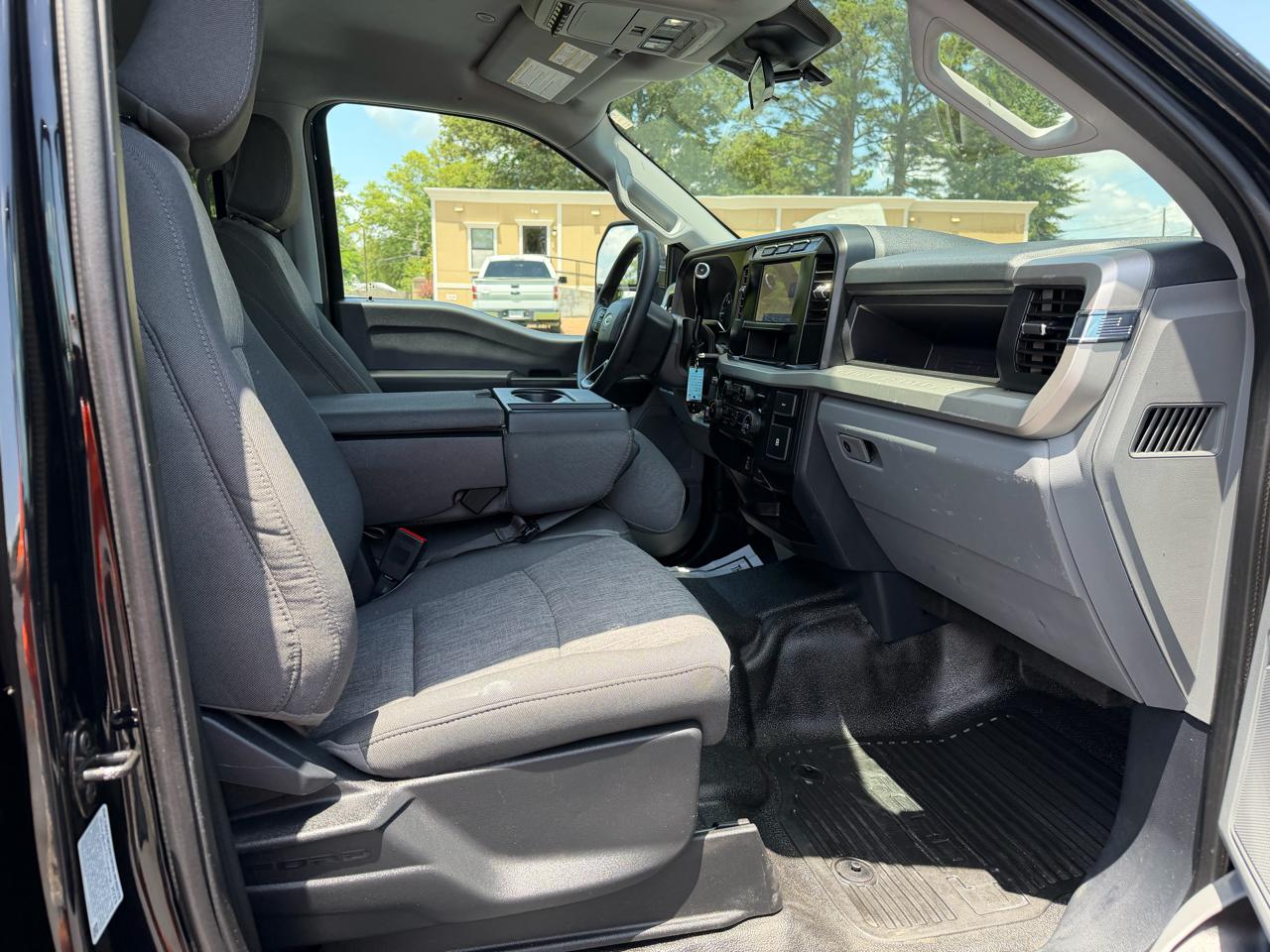 Ford Super Duty F-350 DRW XL 4WD Crew Cab 8' Box 2023