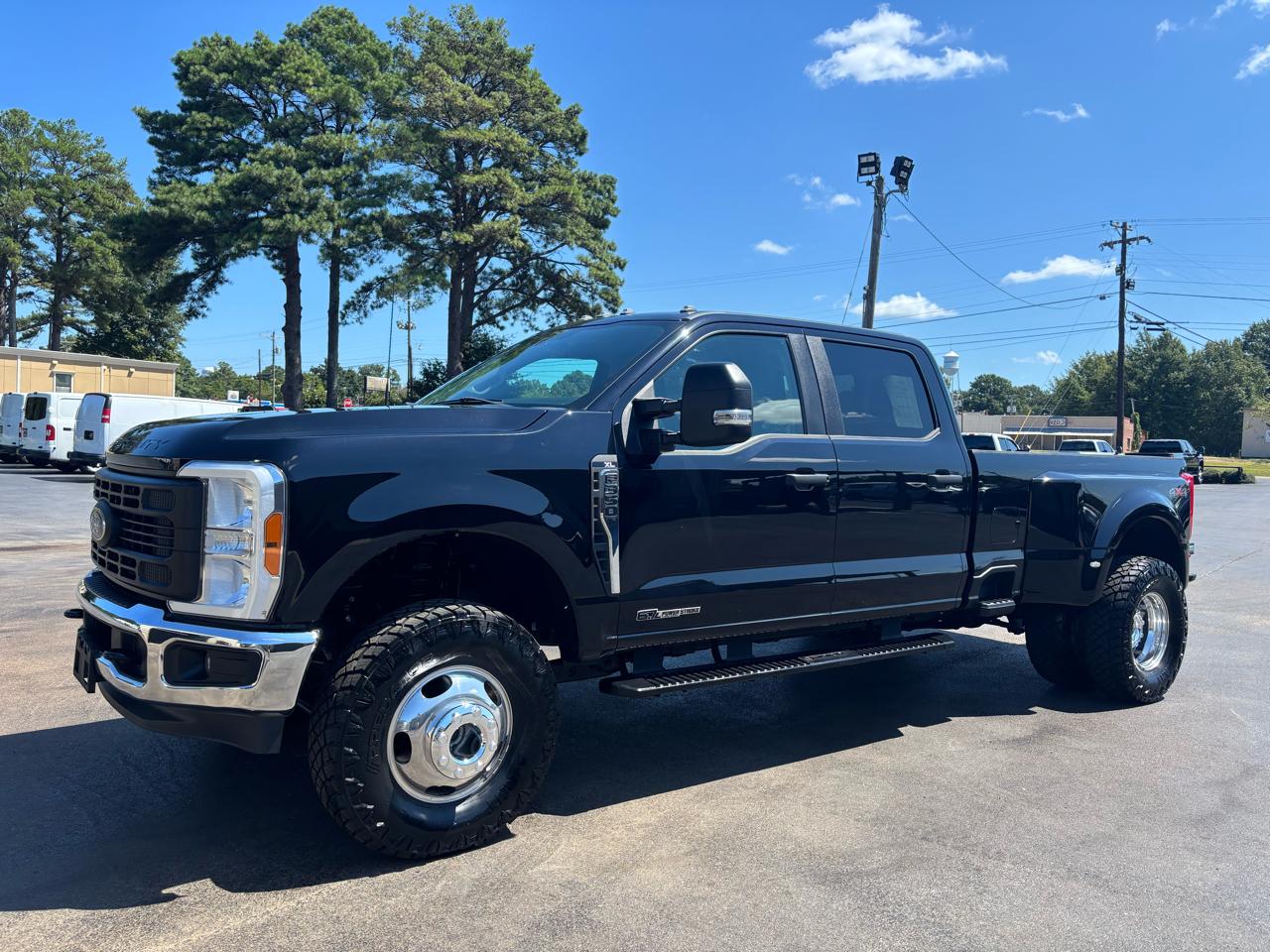 Ford Super Duty F-350 DRW XL 4WD Crew Cab 8' Box 2023