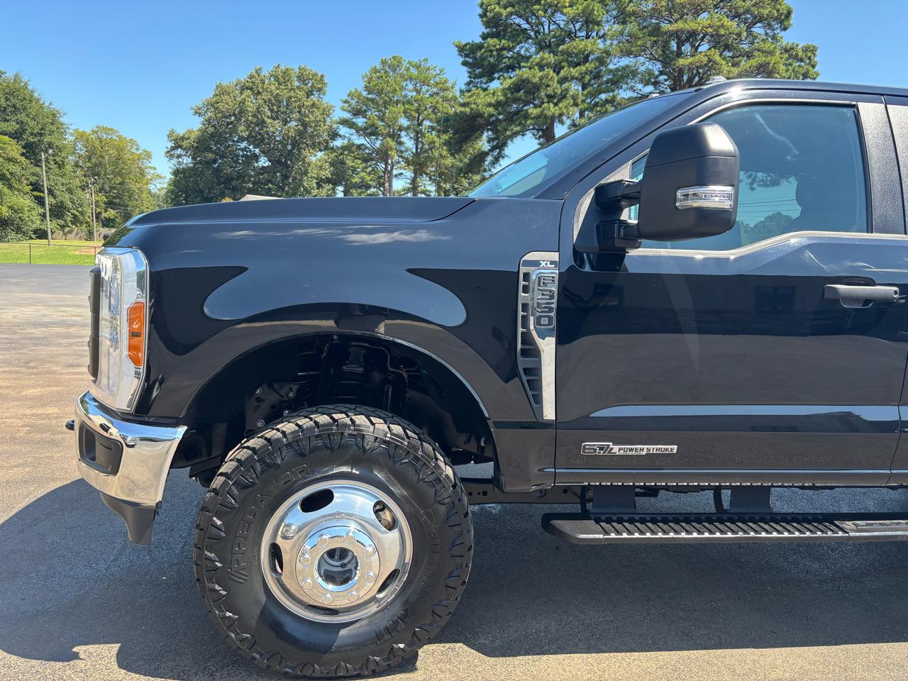Ford Super Duty F-350 DRW XL 4WD Crew Cab 8' Box 2023