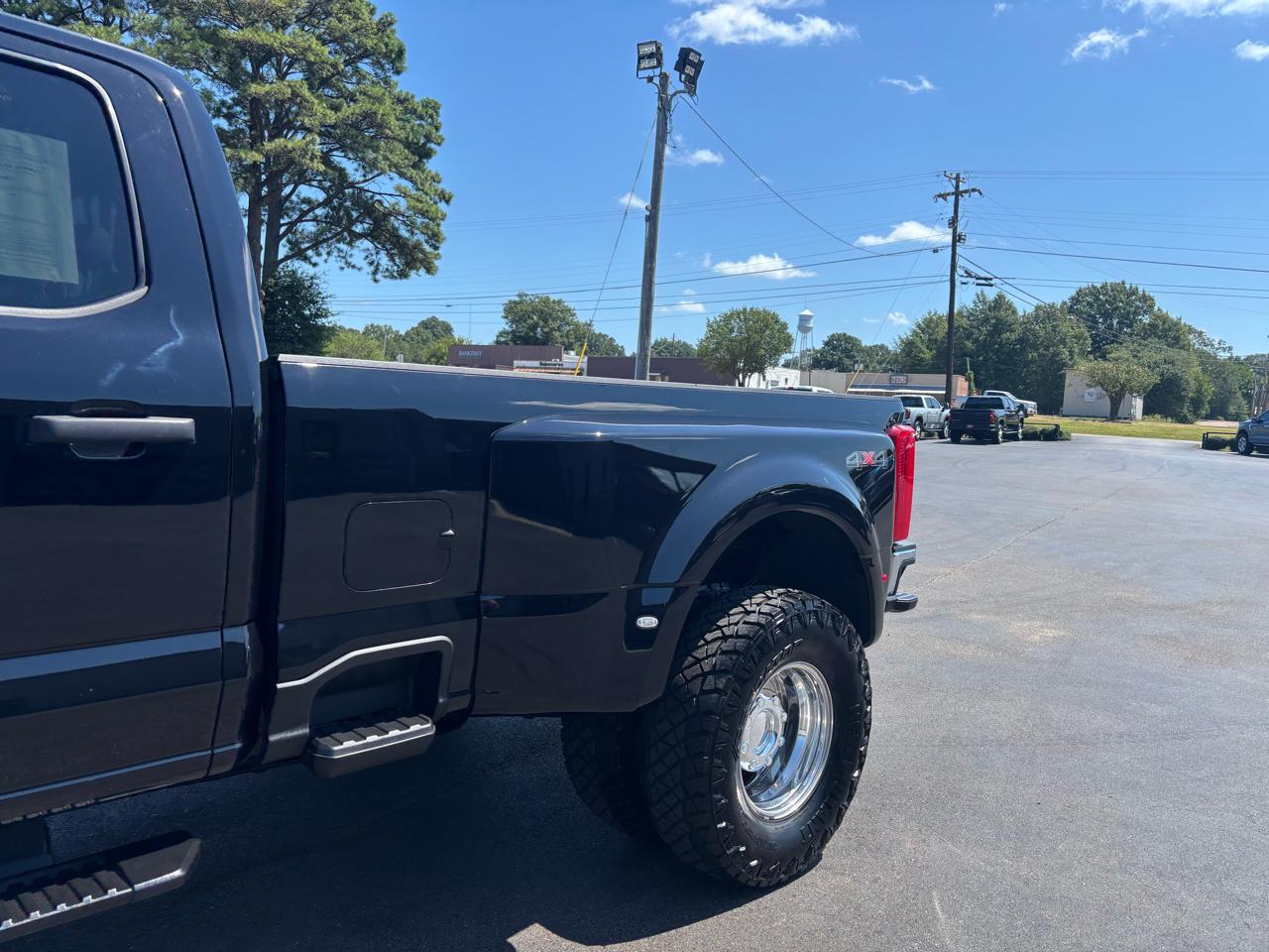 Ford Super Duty F-350 DRW XL 4WD Crew Cab 8' Box 2023