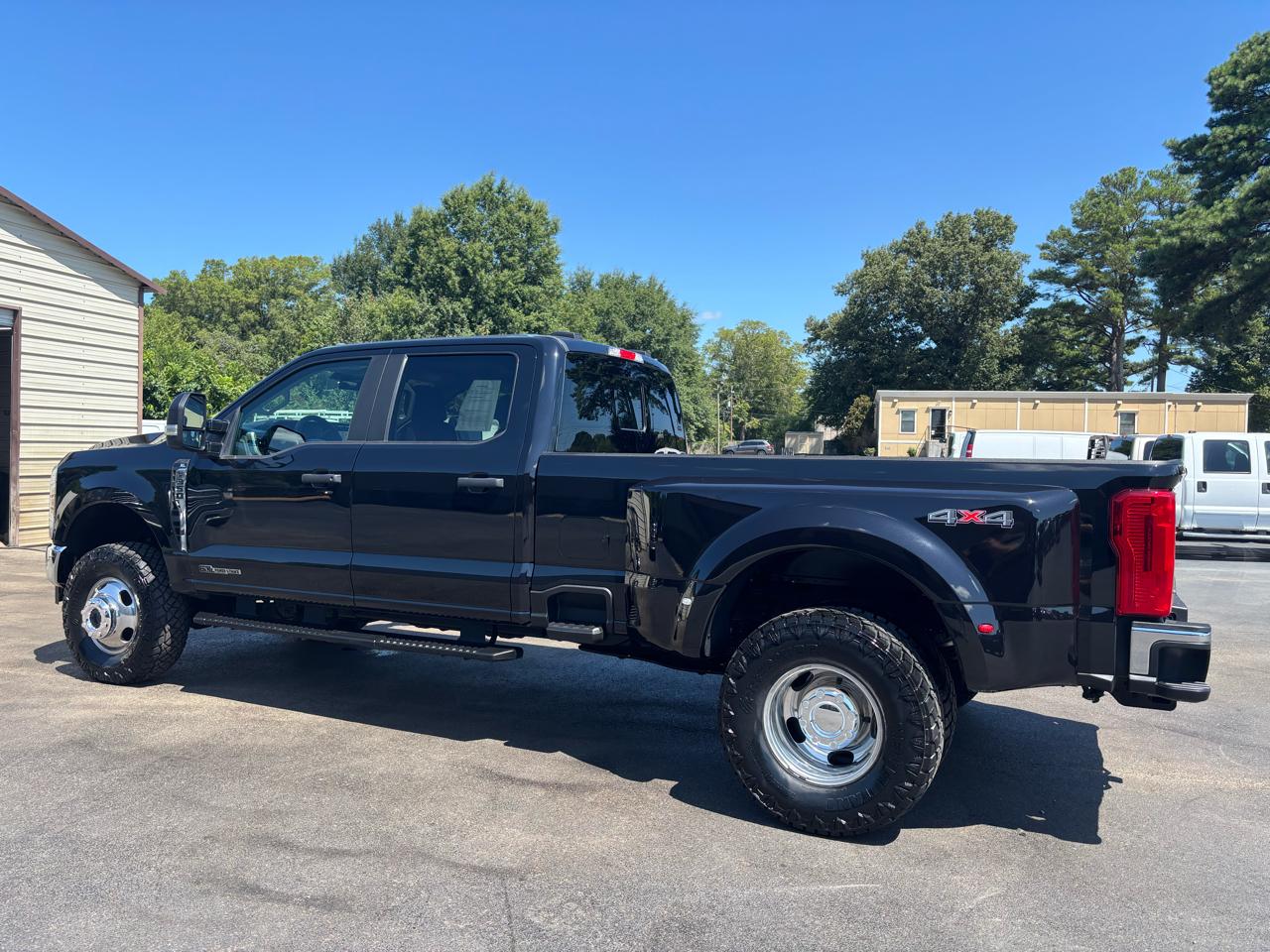 Ford Super Duty F-350 DRW XL 4WD Crew Cab 8' Box 2023