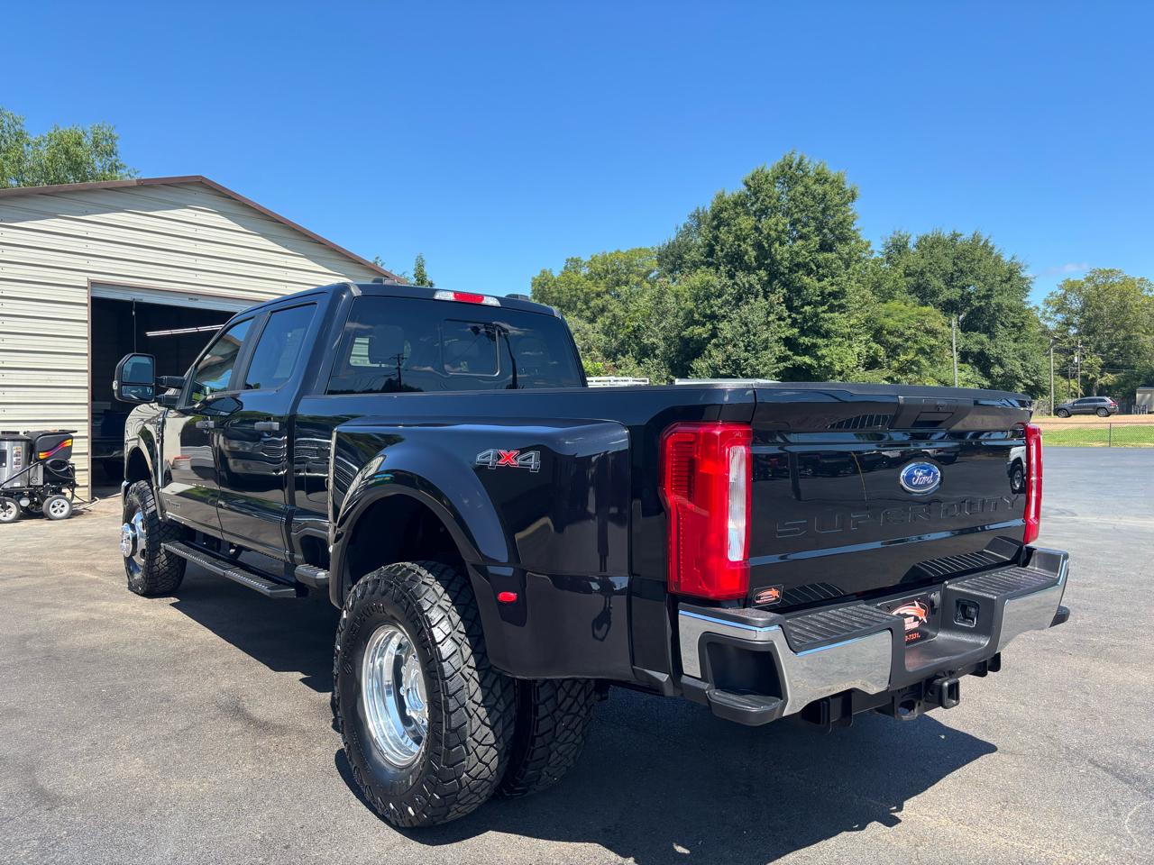 Ford Super Duty F-350 DRW XL 4WD Crew Cab 8' Box 2023