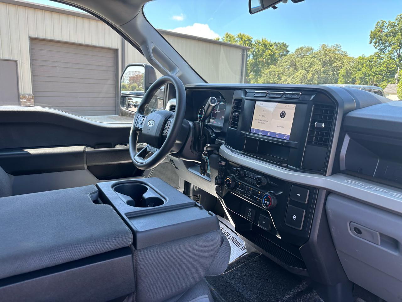 Ford Super Duty F-350 DRW XL 4WD Crew Cab 8' Box 2023