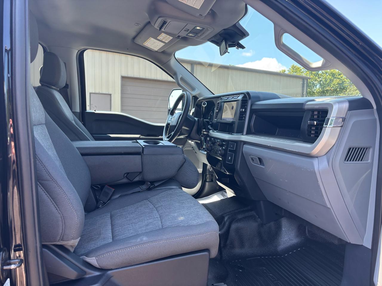 Ford Super Duty F-350 DRW XL 4WD Crew Cab 8' Box 2023