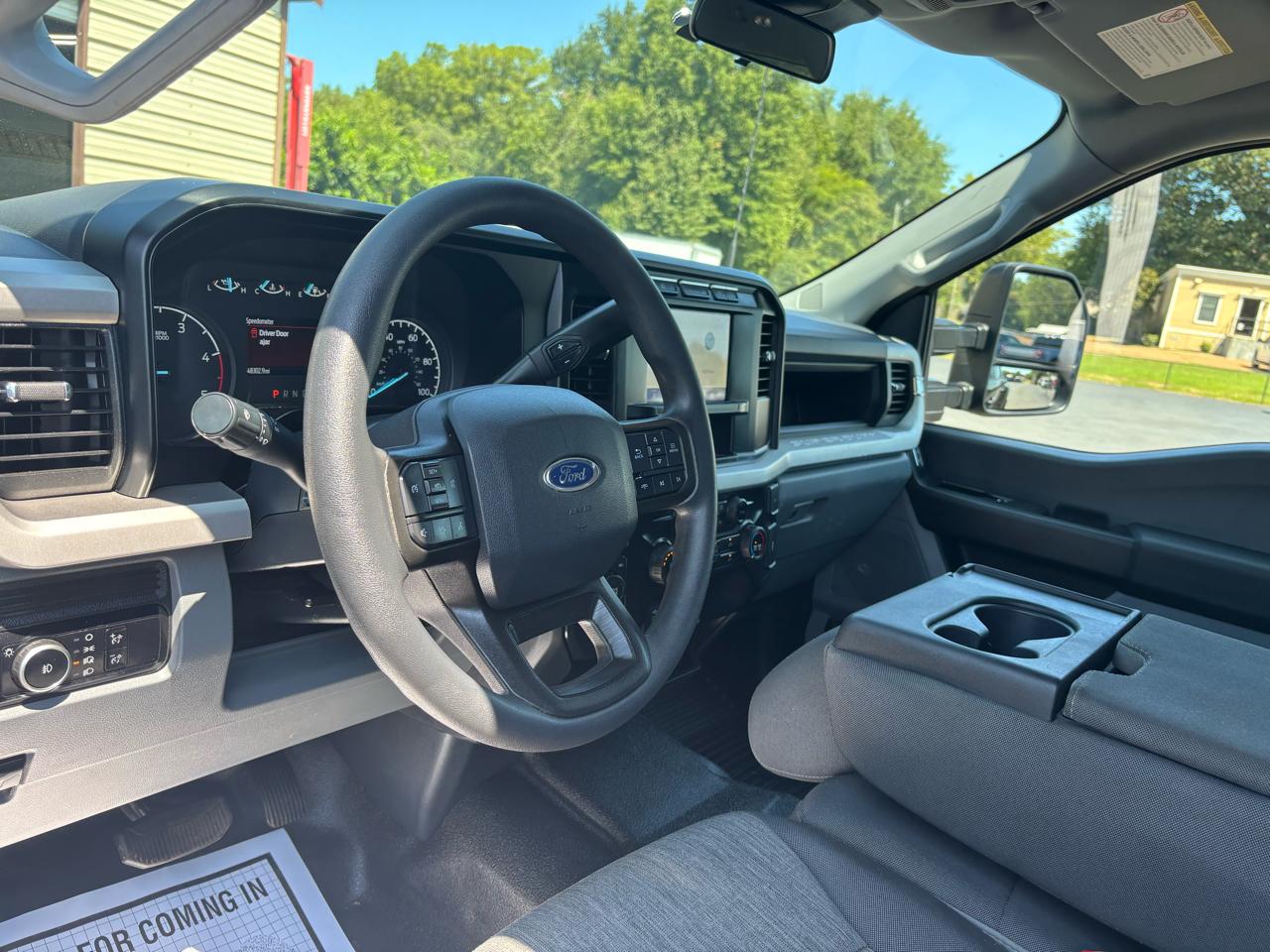 Ford Super Duty F-350 DRW XL 4WD Crew Cab 8' Box 2023