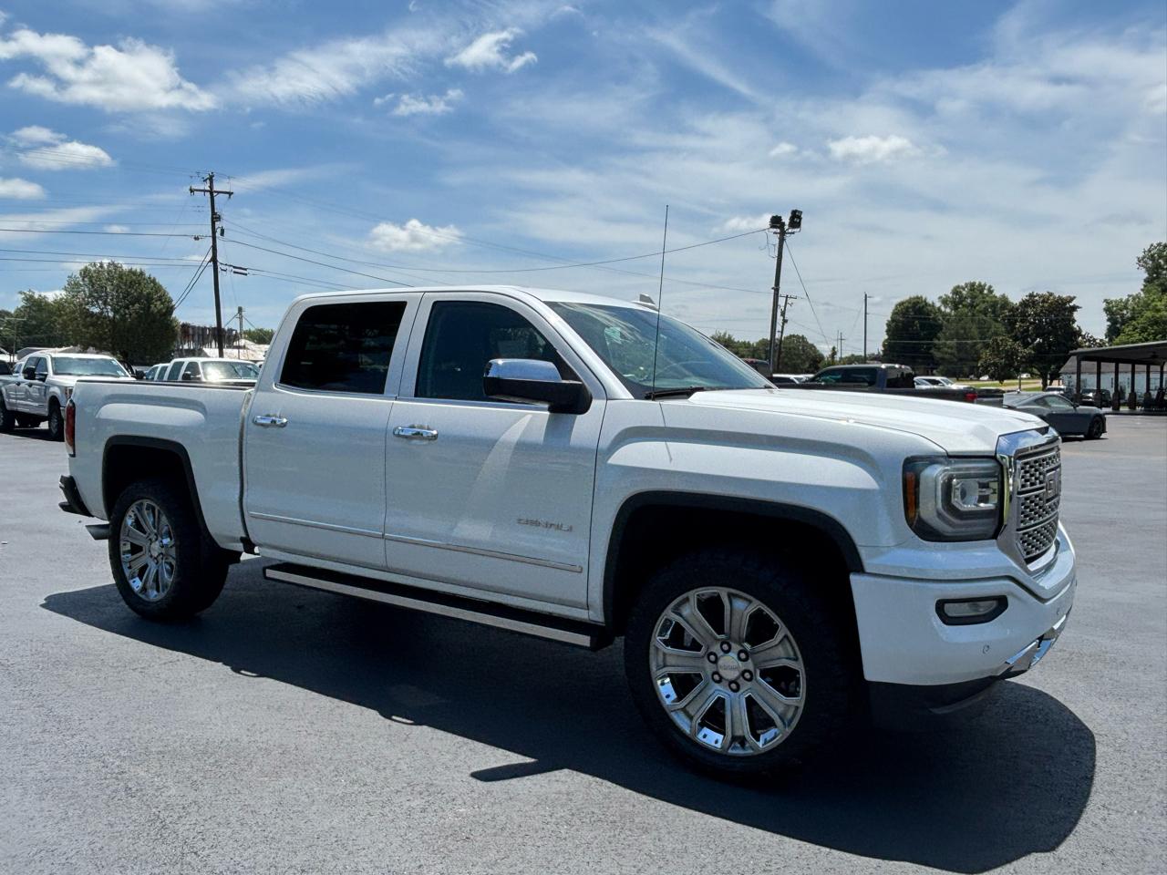 GMC Sierra 1500 4WD Crew Cab 143.5" Denali 2017