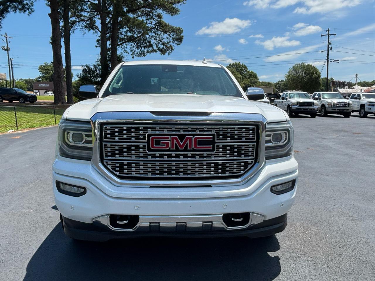 GMC Sierra 1500 4WD Crew Cab 143.5" Denali 2017