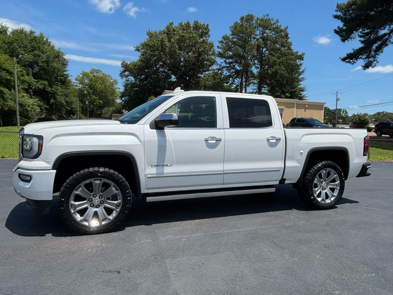GMC Sierra 1500 4WD Crew Cab 143.5" Denali 2017