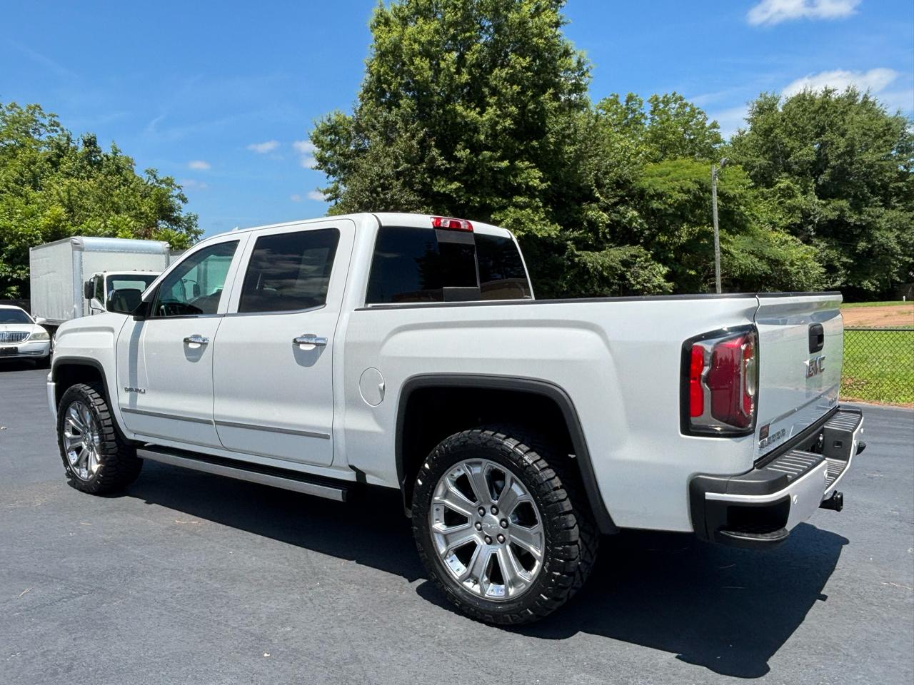 GMC Sierra 1500 4WD Crew Cab 143.5" Denali 2017