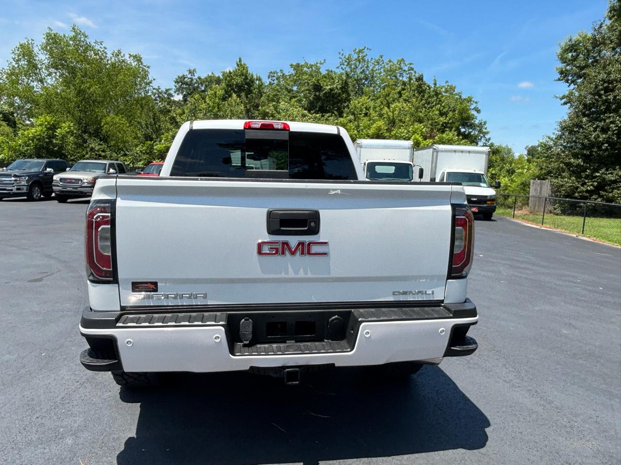 GMC Sierra 1500 4WD Crew Cab 143.5" Denali 2017