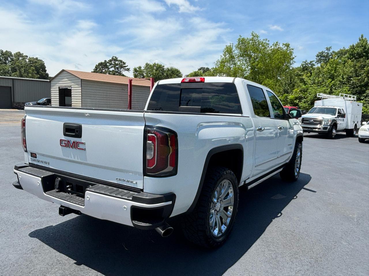 GMC Sierra 1500 4WD Crew Cab 143.5" Denali 2017