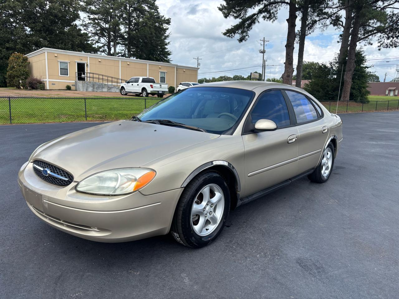 Ford Taurus 4dr Sdn SES 2001