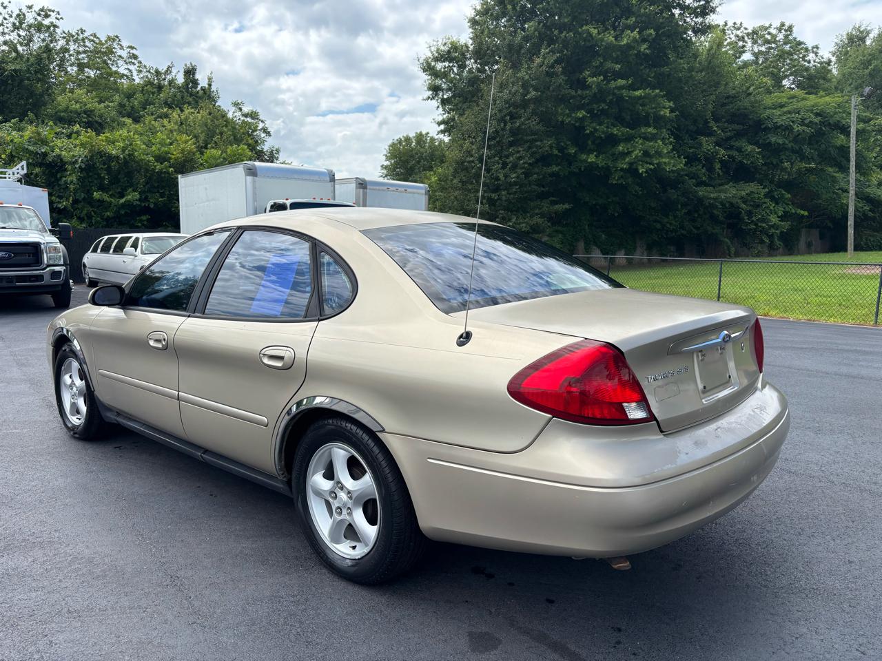 Ford Taurus 4dr Sdn SES 2001