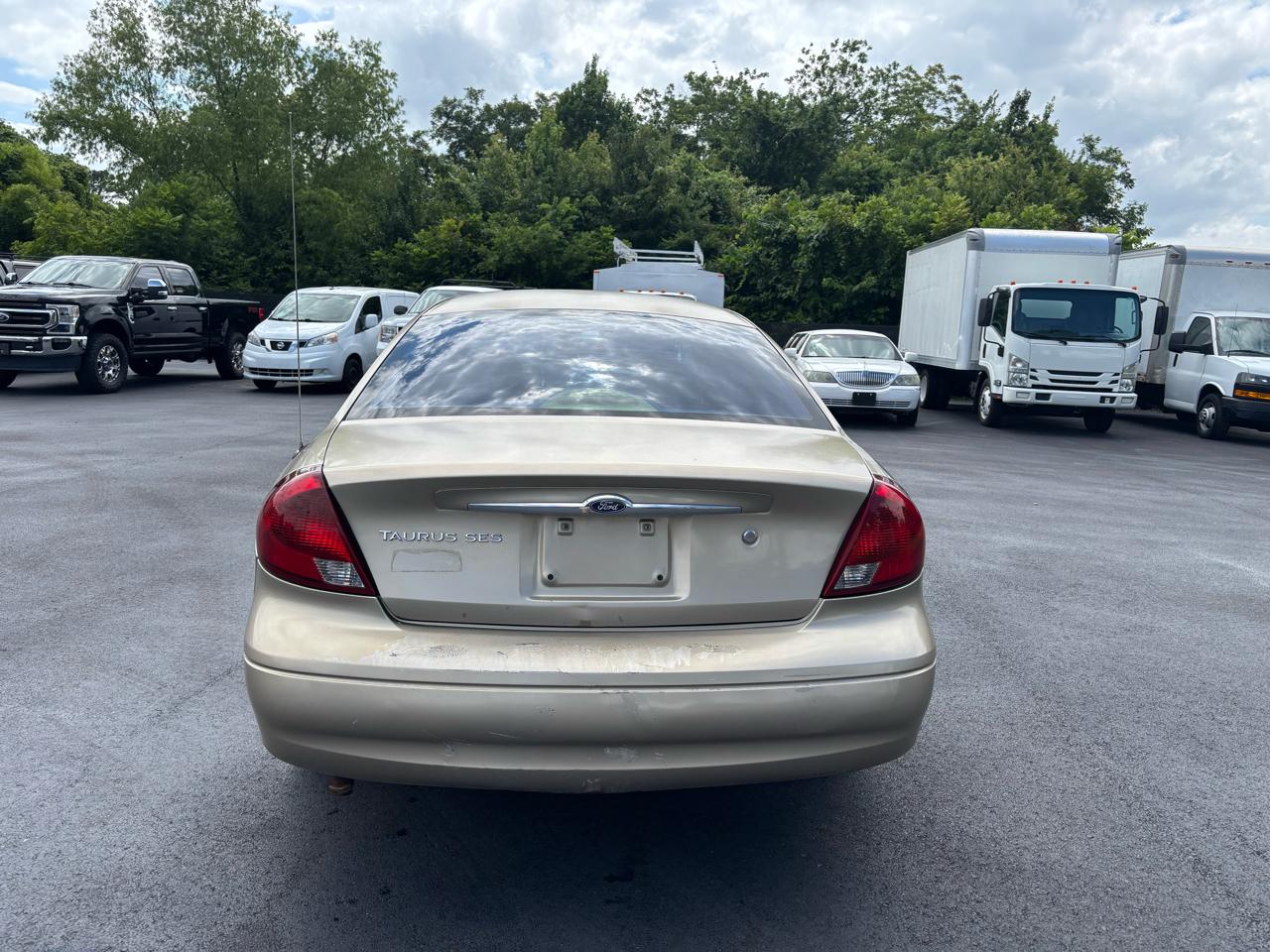 Ford Taurus 4dr Sdn SES 2001