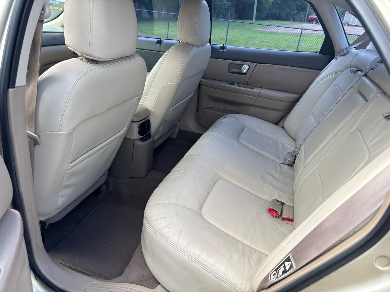 Ford Taurus 4dr Sdn SES 2001