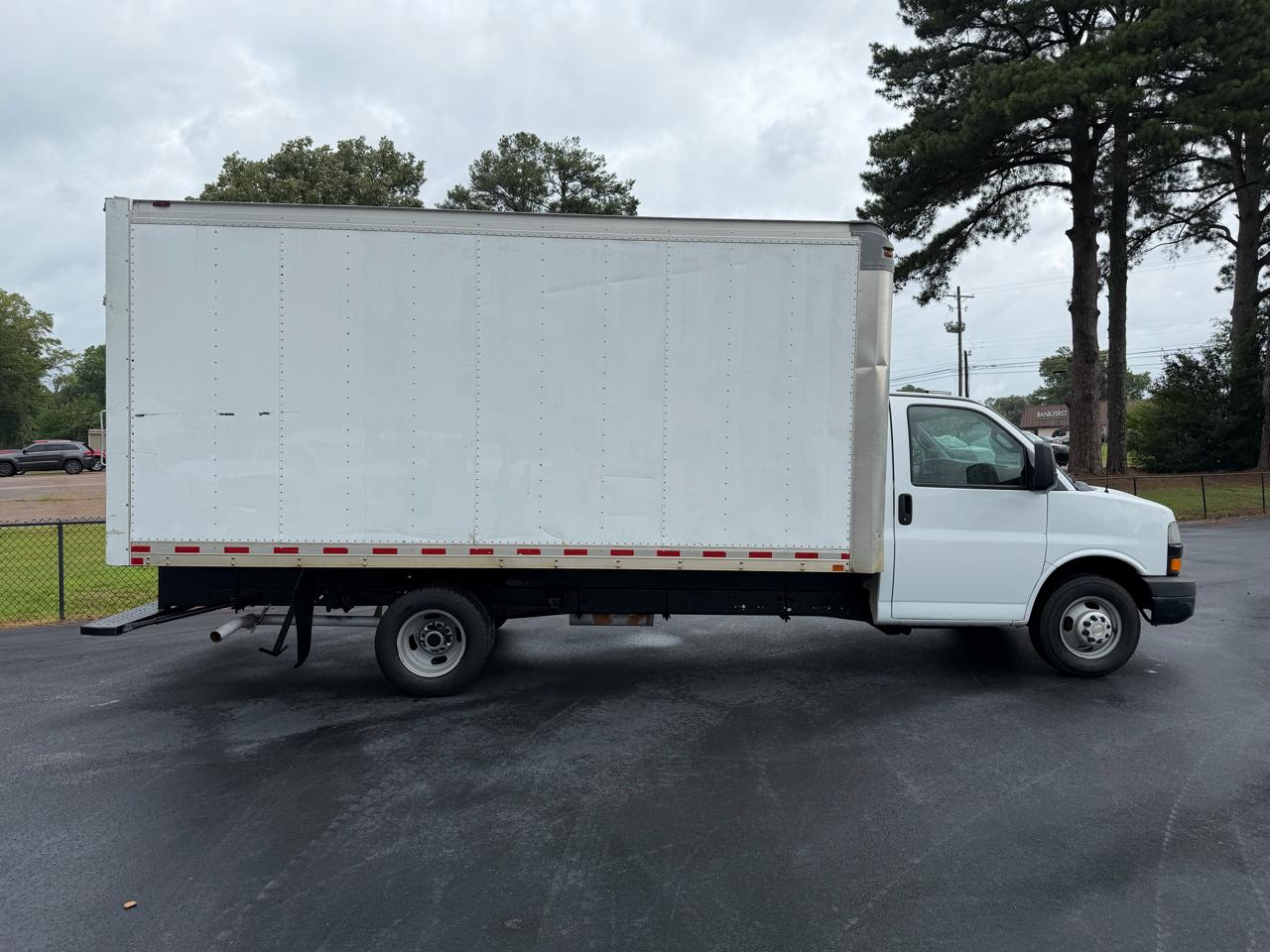 Chevrolet Express Commercial Cutaway 3500 Van 177" 2019