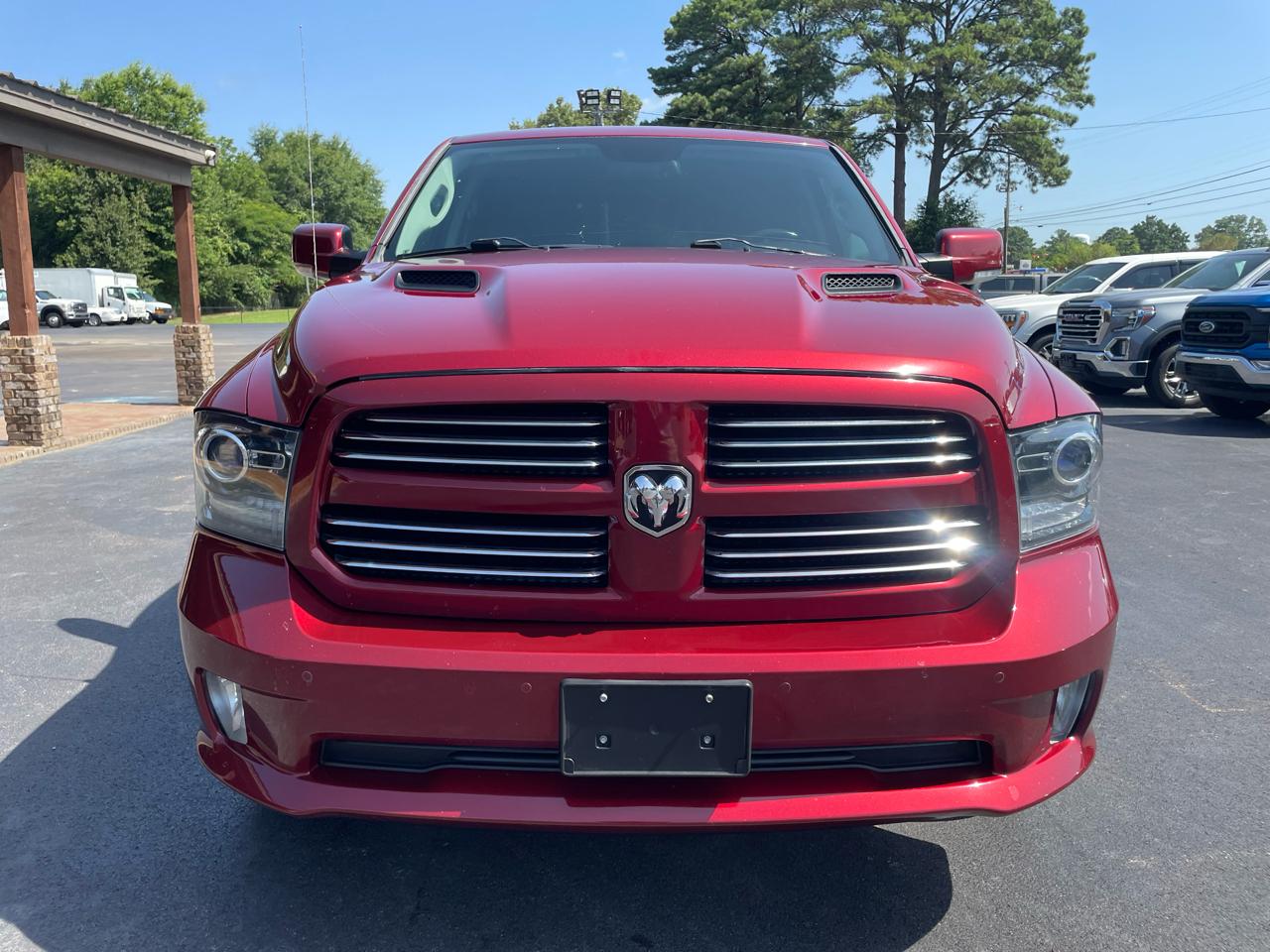 RAM 1500 2WD Crew Cab 140.5" Sport 2015