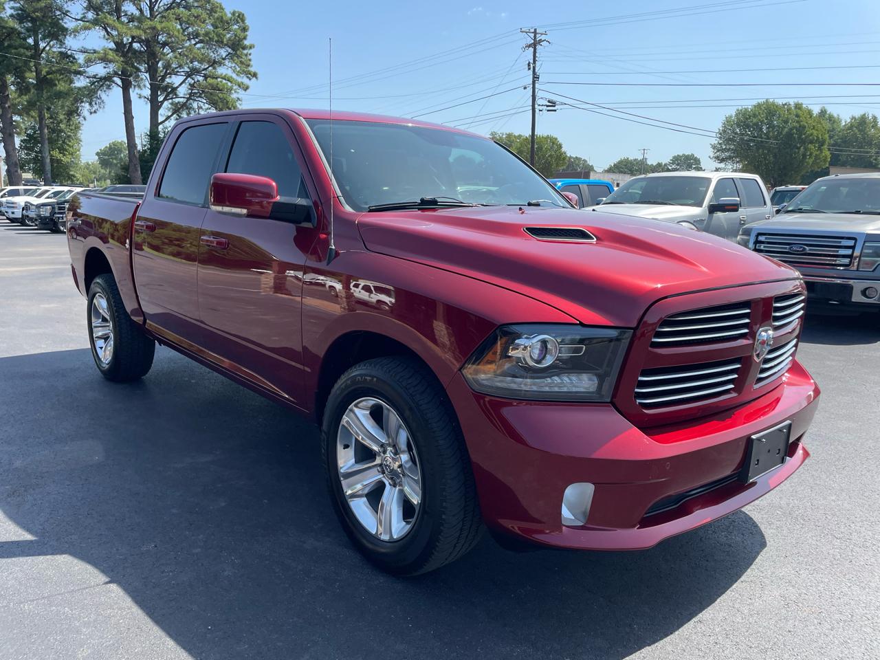 RAM 1500 2WD Crew Cab 140.5" Sport 2015