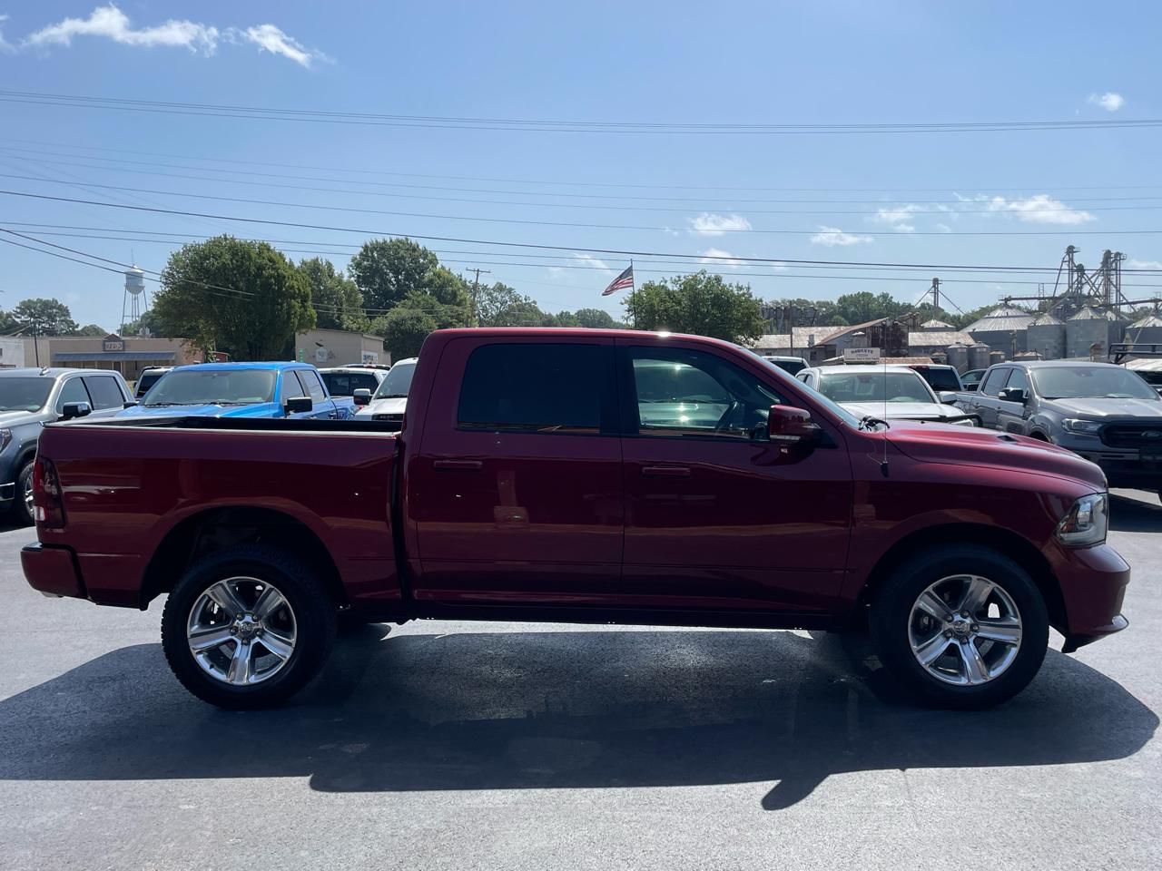 RAM 1500 2WD Crew Cab 140.5" Sport 2015