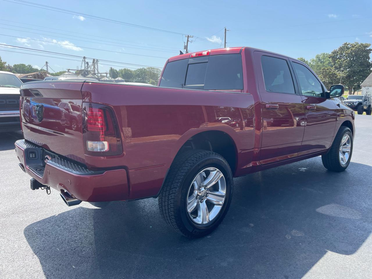 RAM 1500 2WD Crew Cab 140.5" Sport 2015