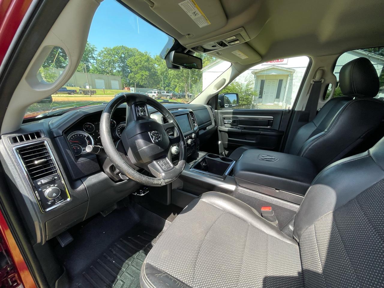 RAM 1500 2WD Crew Cab 140.5" Sport 2015