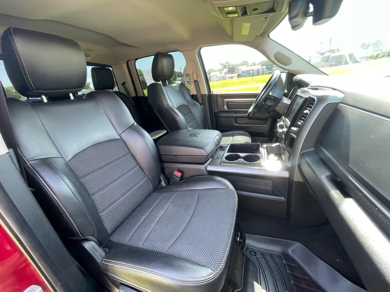 RAM 1500 2WD Crew Cab 140.5" Sport 2015