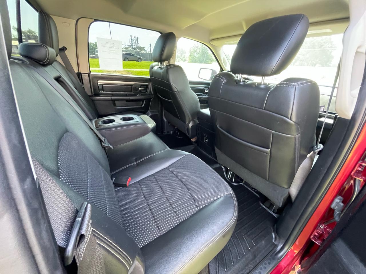 RAM 1500 2WD Crew Cab 140.5" Sport 2015
