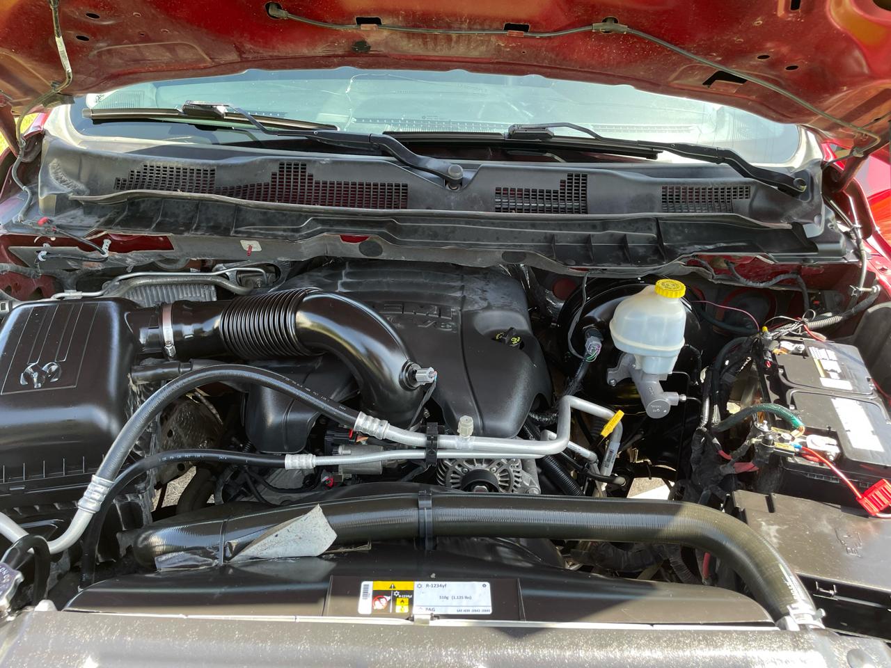 RAM 1500 2WD Crew Cab 140.5" Sport 2015