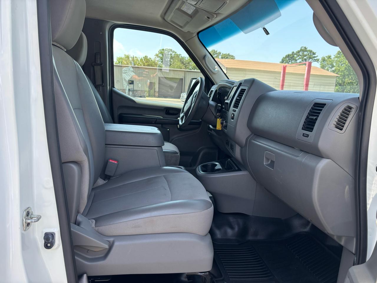 Nissan NV Cargo NV2500 HD Standard Roof V6 SV 2020