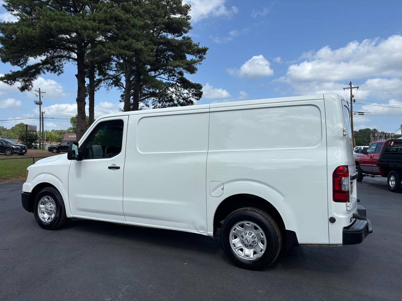 Nissan NV Cargo NV2500 HD Standard Roof V6 SV 2021