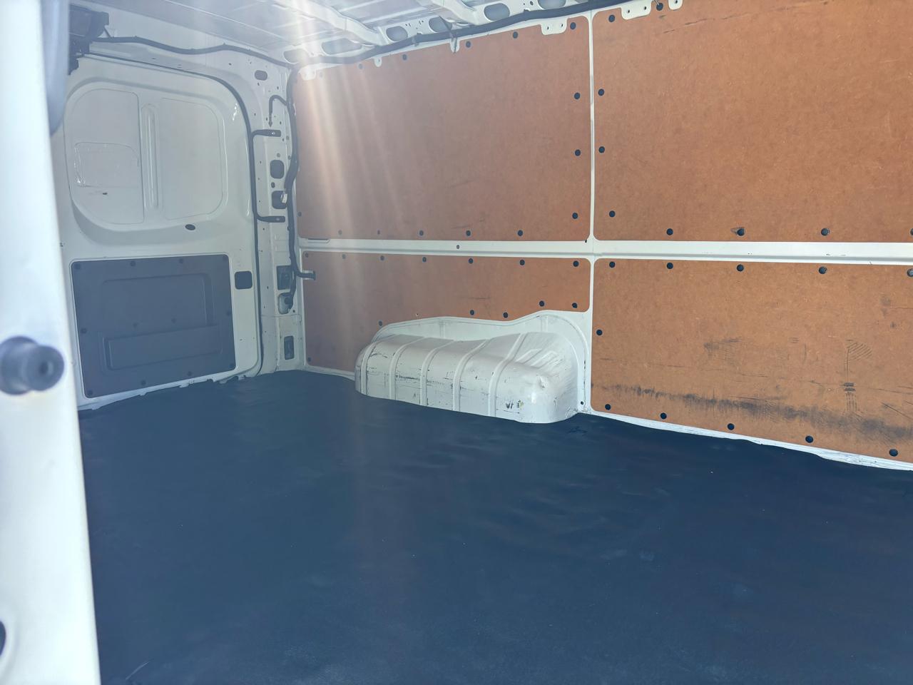 Nissan NV Cargo NV2500 HD Standard Roof V6 SV 2021