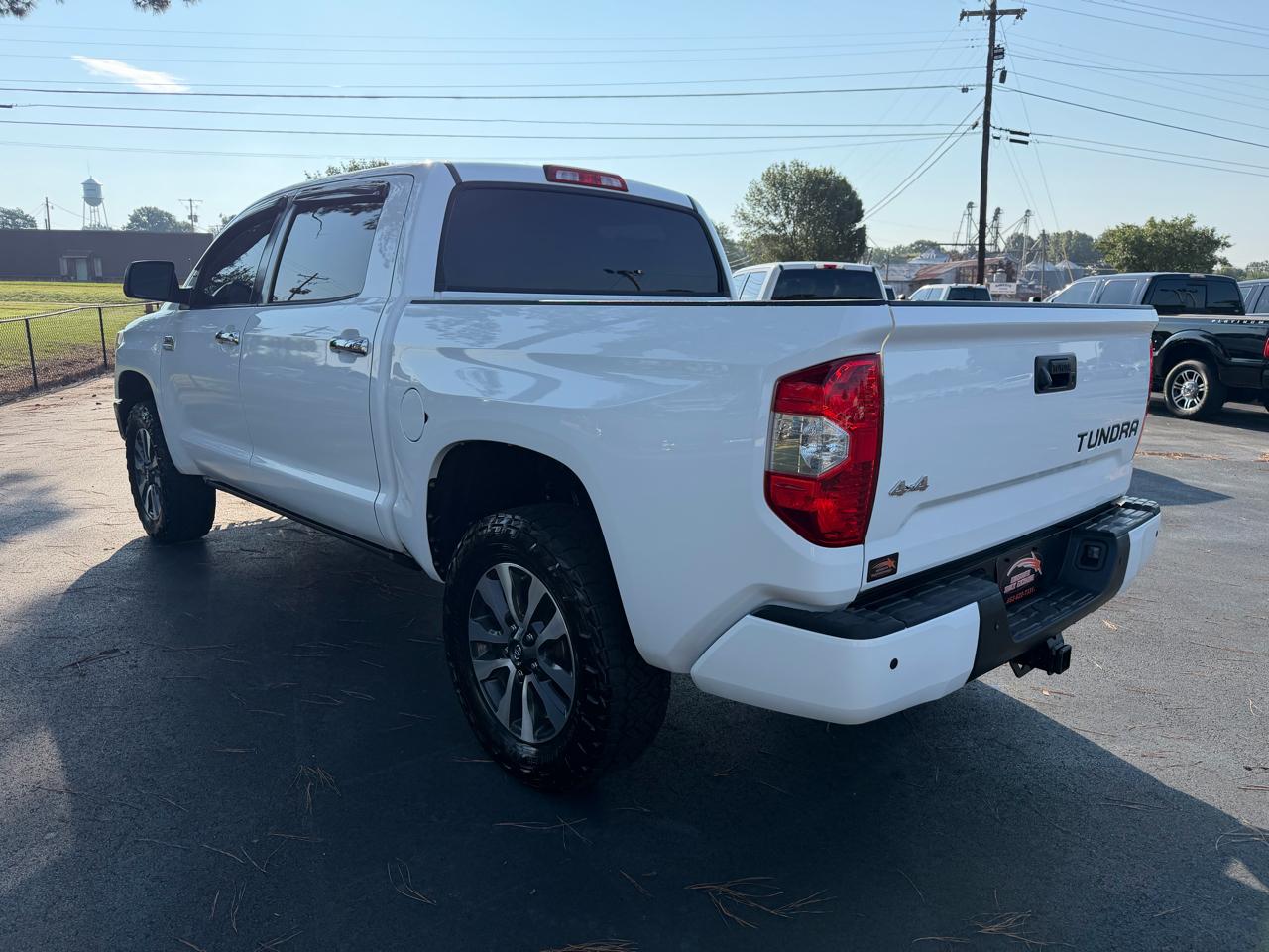 Toyota Tundra 4WD Truck CrewMax 5.7L FFV V8 6-Spd AT Platinum (Natl) 2016