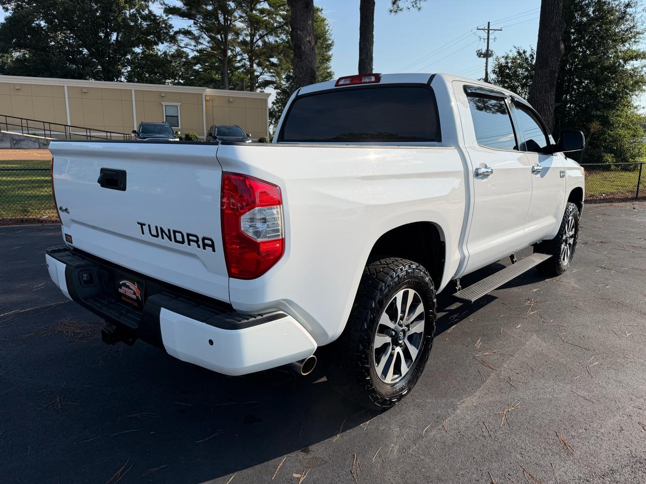 Toyota Tundra 4WD Truck CrewMax 5.7L FFV V8 6-Spd AT Platinum (Natl) 2016