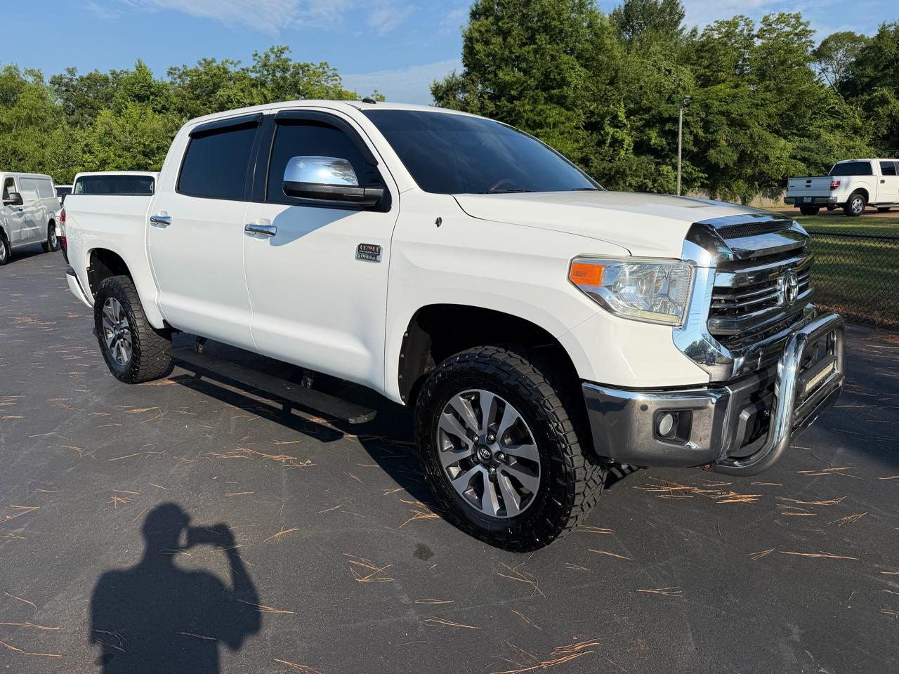 Toyota Tundra 4WD Truck CrewMax 5.7L FFV V8 6-Spd AT Platinum (Natl) 2016