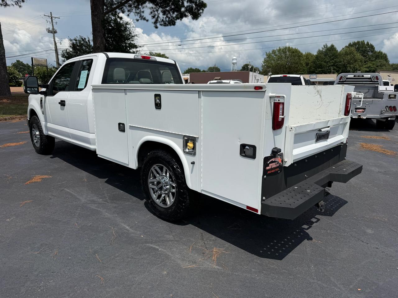 Ford Super Duty F-350 SRW XL 2WD SuperCab 168" WB 60" CA 2019