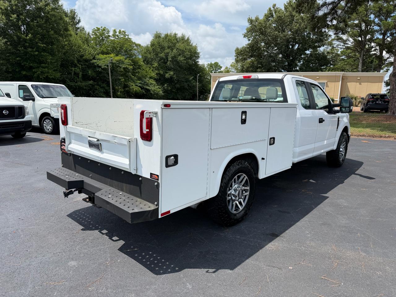 Ford Super Duty F-350 SRW XL 2WD SuperCab 168" WB 60" CA 2019