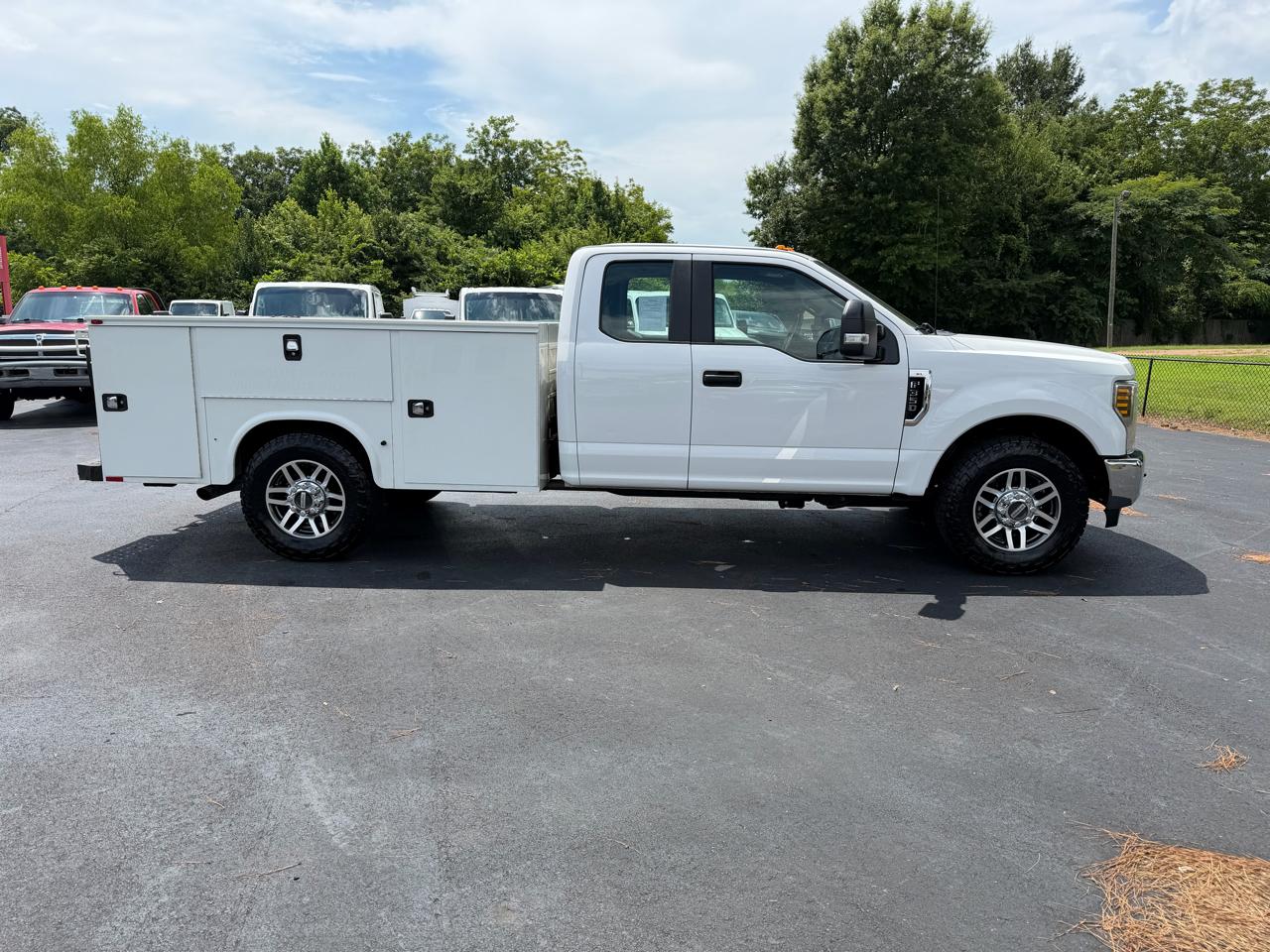 Ford Super Duty F-350 SRW XL 2WD SuperCab 168" WB 60" CA 2019