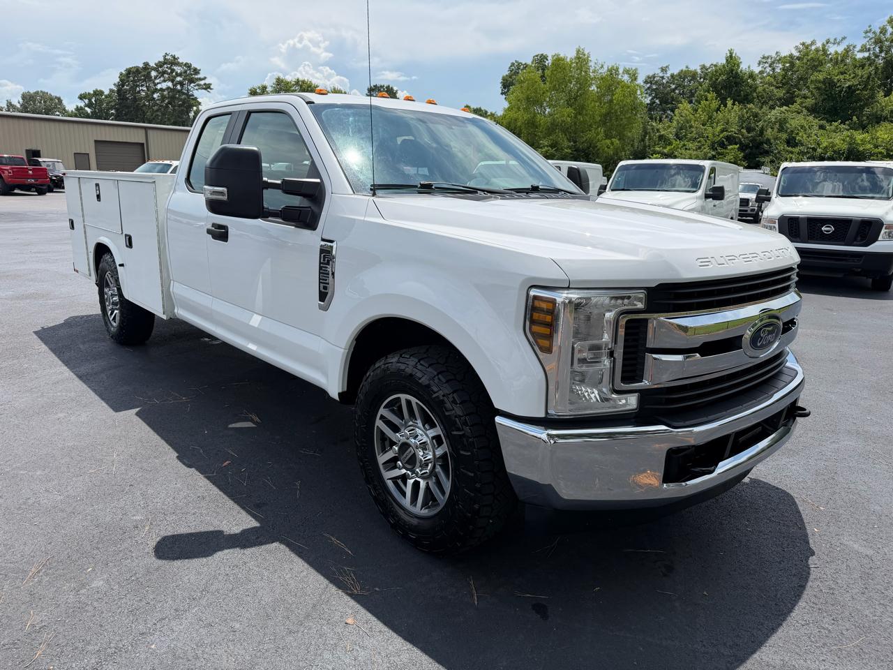 Ford Super Duty F-350 SRW XL 2WD SuperCab 168" WB 60" CA 2019