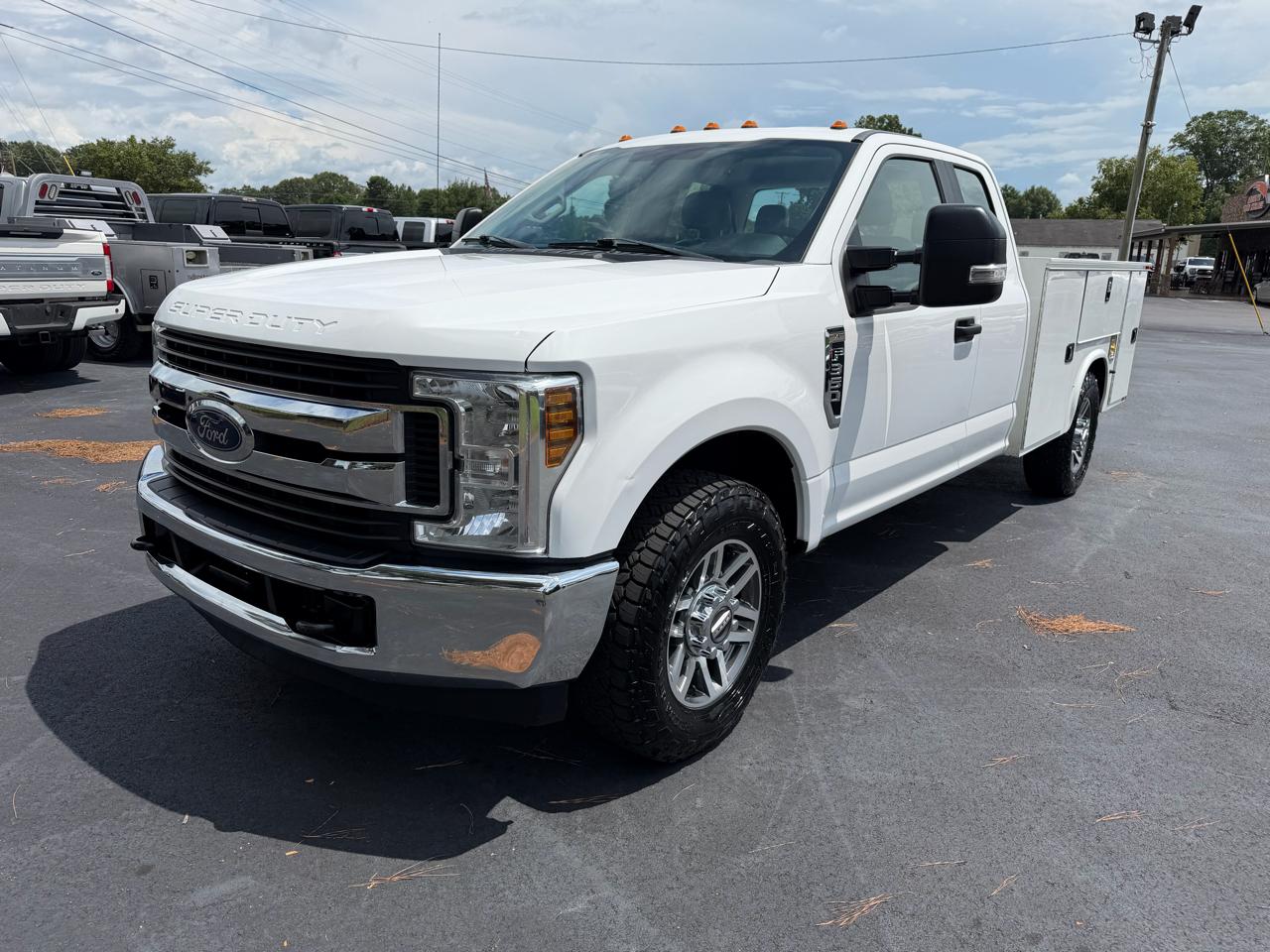 Ford Super Duty F-350 SRW XL 2WD SuperCab 168" WB 60" CA 2019