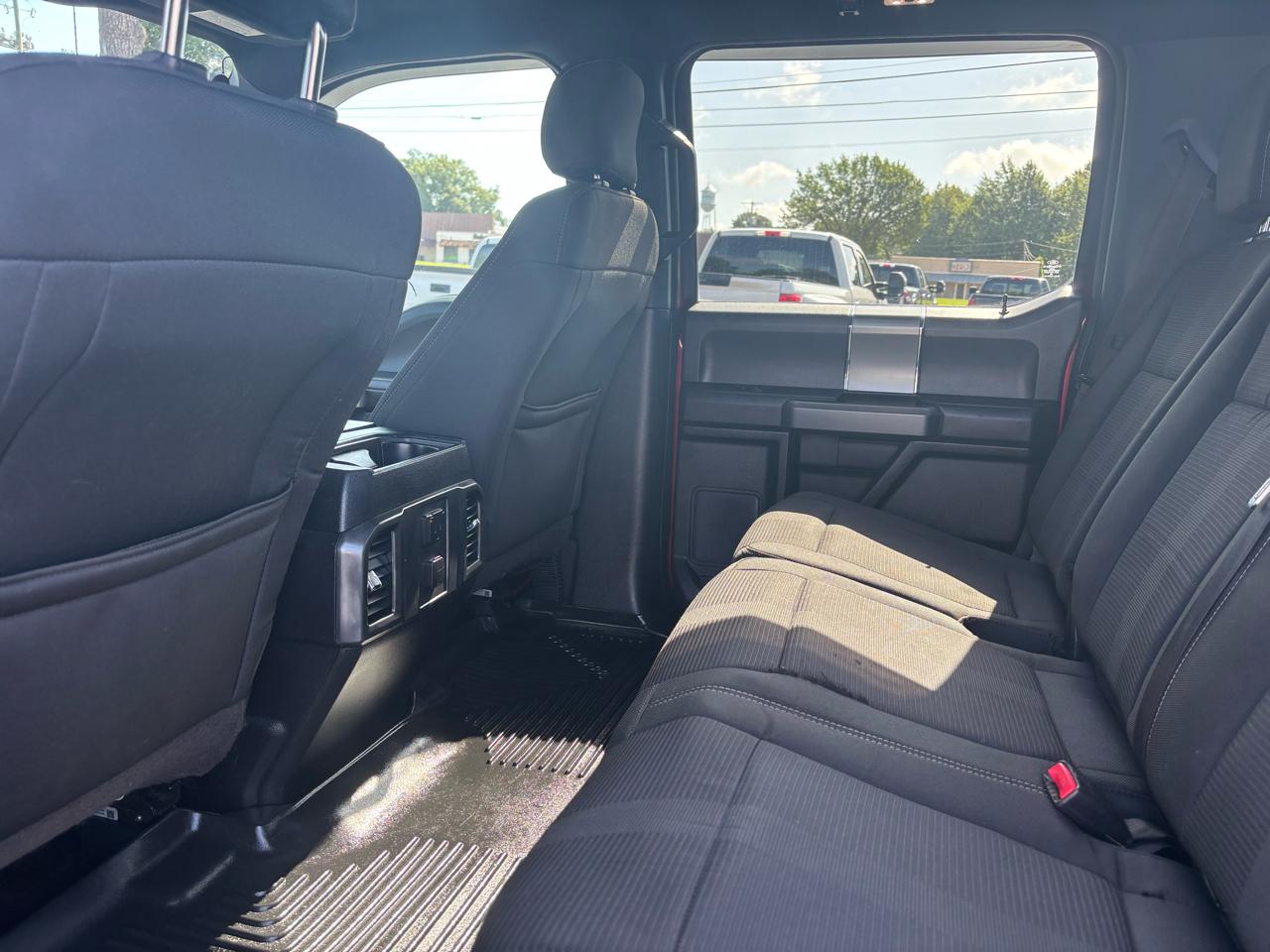 Ford F-150 2WD SuperCrew 145" XLT 2015