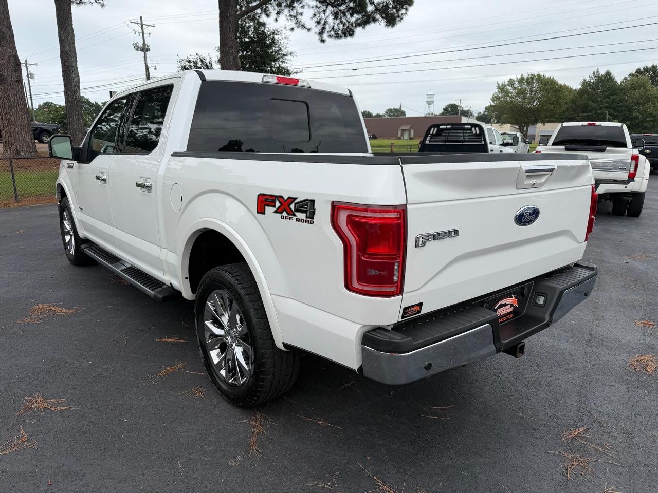 Ford F-150 4WD SuperCrew 145" Lariat 2015