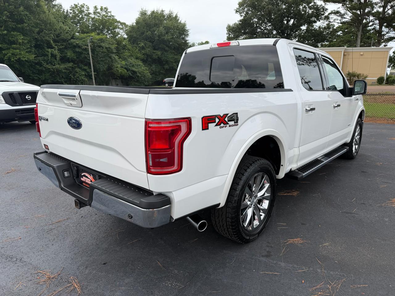 Ford F-150 4WD SuperCrew 145" Lariat 2015