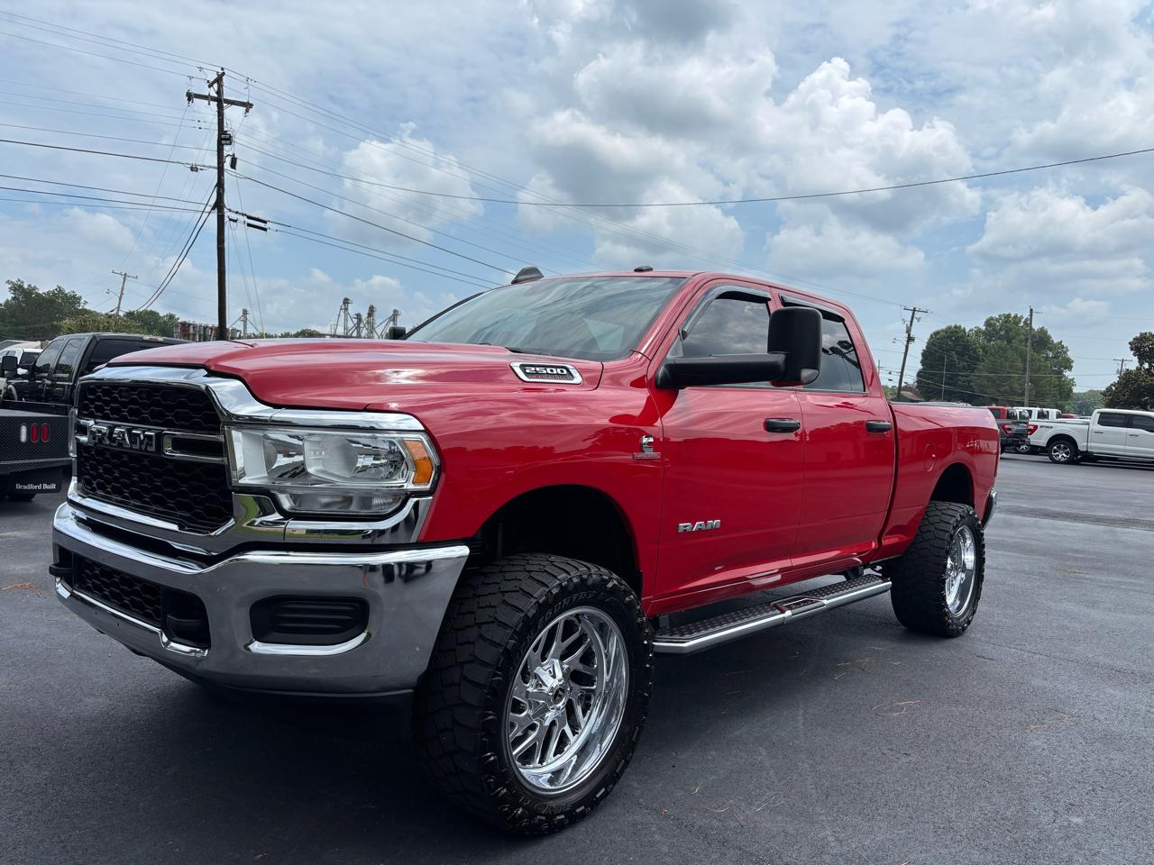 RAM 2500 Tradesman 4x4 Crew Cab 6'4" Box 2022