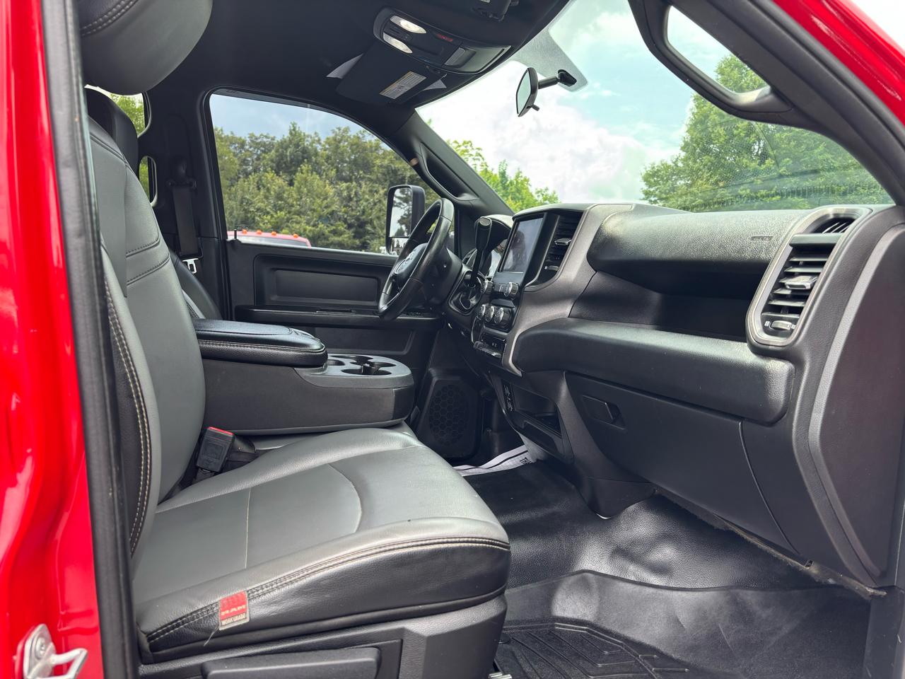 RAM 2500 Tradesman 4x4 Crew Cab 6'4" Box 2022