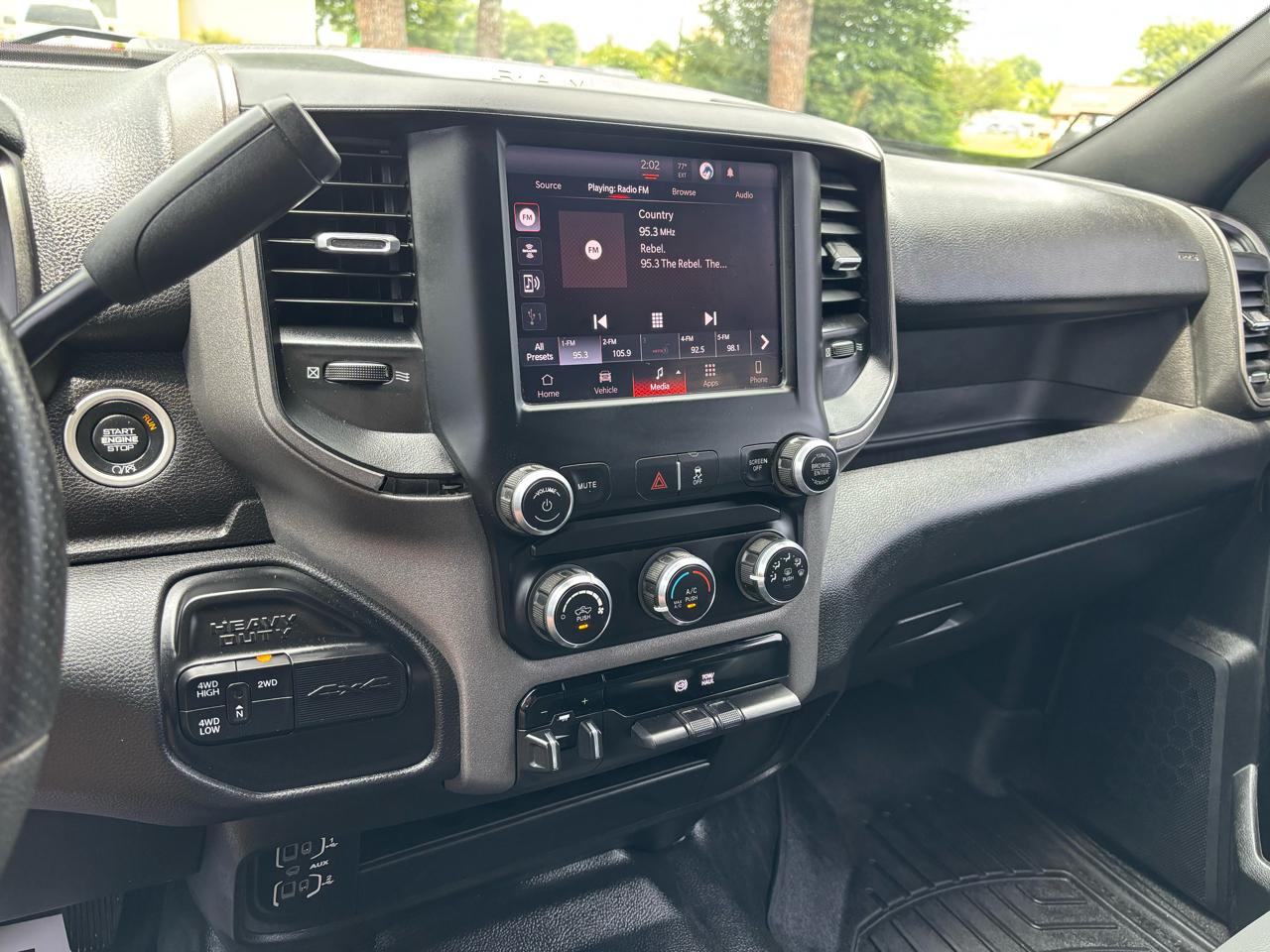 RAM 2500 Tradesman 4x4 Crew Cab 6'4" Box 2022
