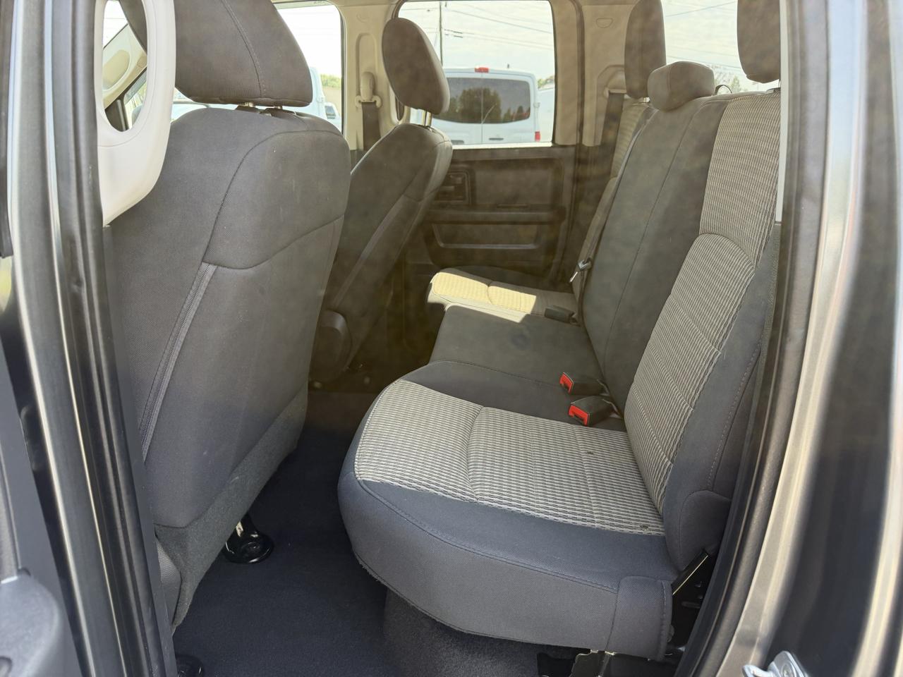 RAM 1500 4WD Quad Cab 140.5" Express 2012