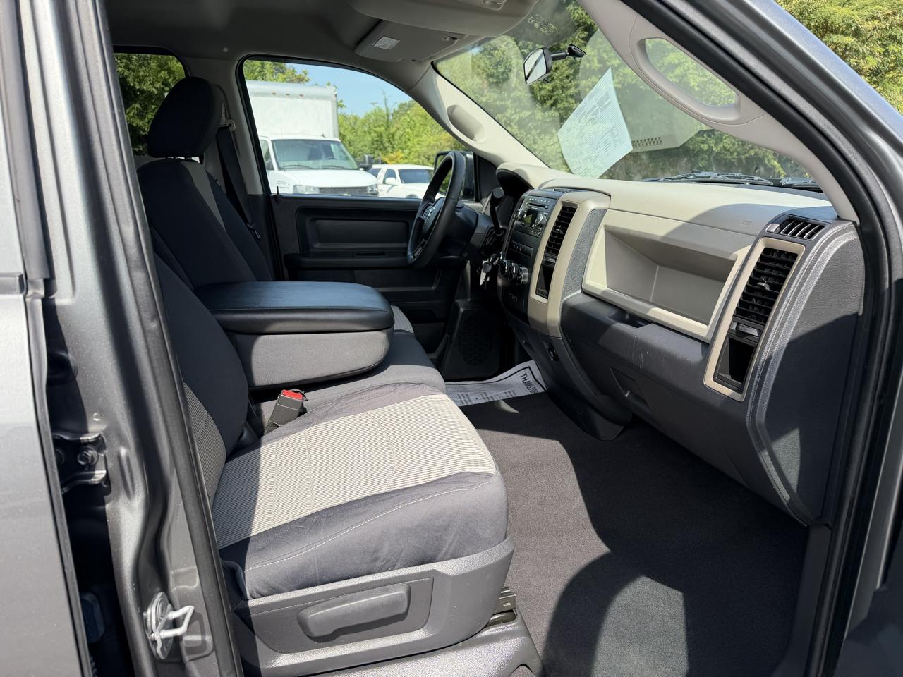 RAM 1500 4WD Quad Cab 140.5" Express 2012